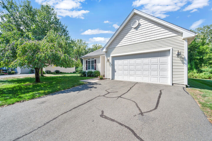 Property Photo: 39 Quail Hollow 39 CT 06082