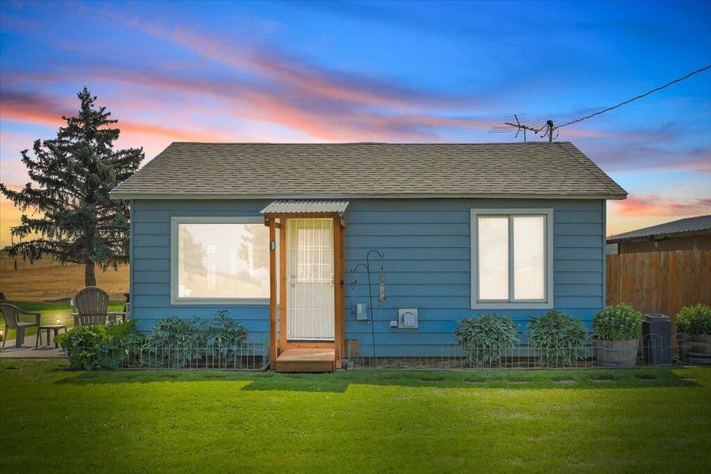 Property Photo:  6024 S Craig Rd  WA 99022 