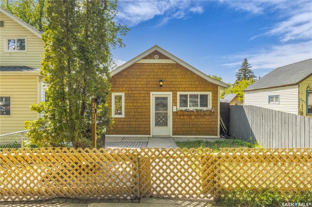 Property Photo: 1317 G Avenue N SK S7L 2A6