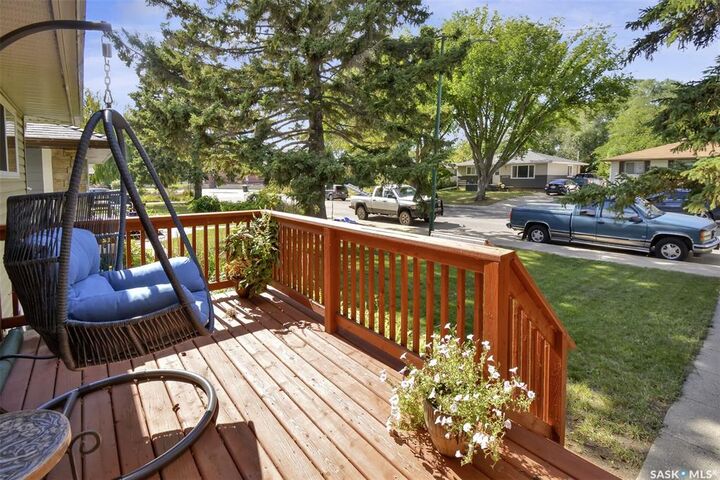 Property Photo:  1612 8th Avenue N  SK S7K 2X9 