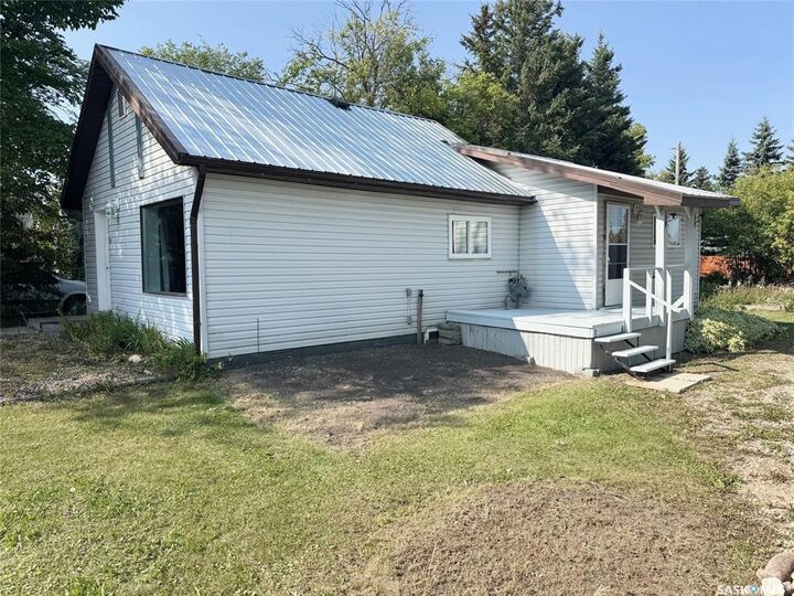 Property Photo:  201 1st Street N  SK S0K 2Z0 