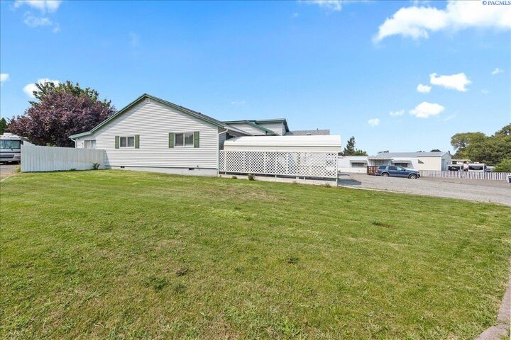 Property Photo:  1716 S Huntington Pl  WA 99337-2323 