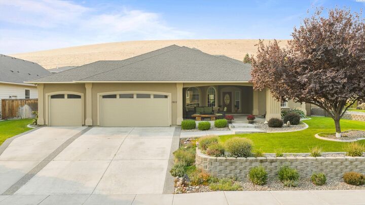 Property Photo: 1911 W 51st Ave WA 99337