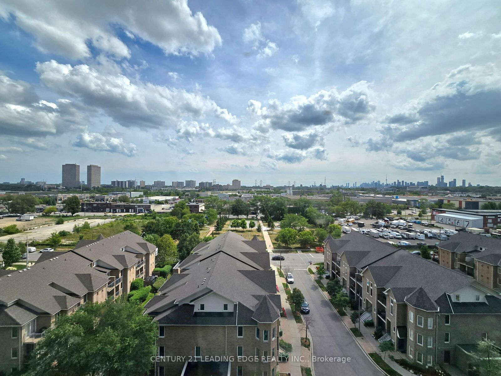 Property Photo: 35 Brian Peck Crescent 914 ON M4G 0A5