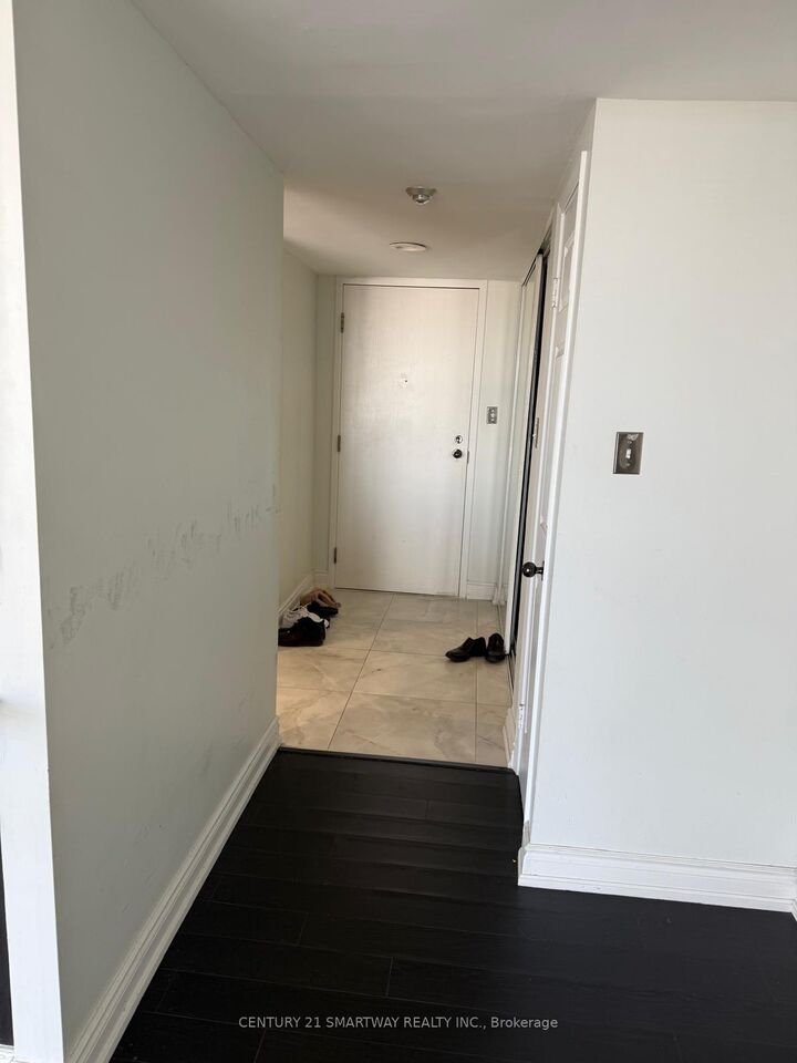 Photo de la propriété: 50 Eglinton Avenue 605 ON L5R 3P4
