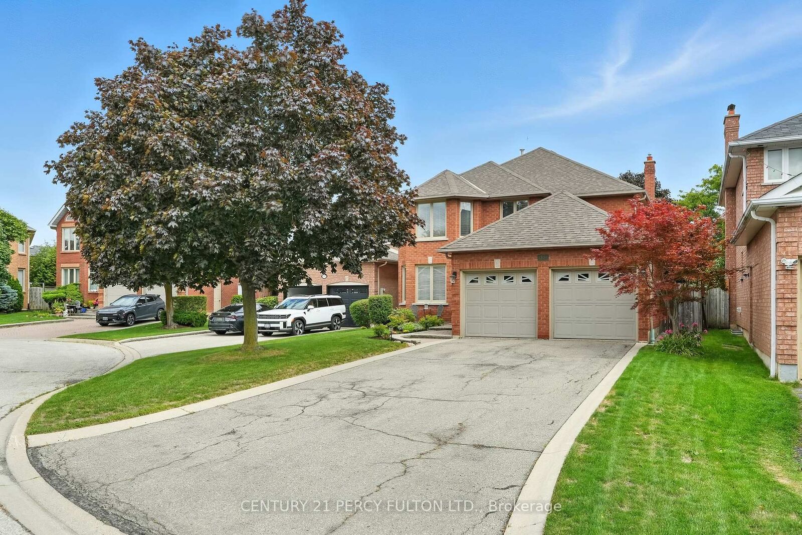 Property Photo: 1334 Beauty Bush Court ON L5V 1K4