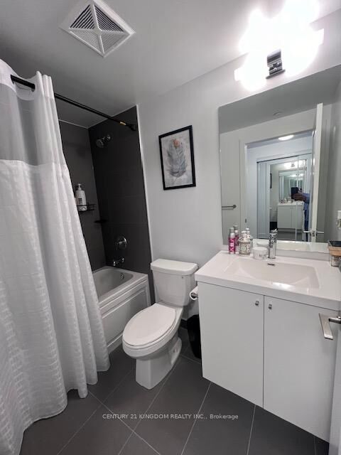 Property Photo:  2545 Simcoe Street N 1505  ON L1L 0W3 