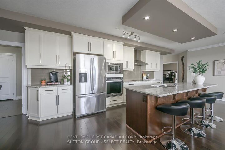 Property Photo:  240 Villagewalk Boulevard 809  ON N6G 0P6 