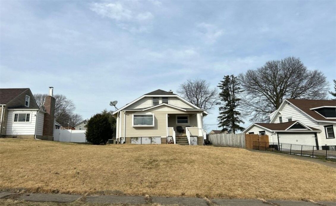 Property Photo:  715 Carl Ave  PA 15068 