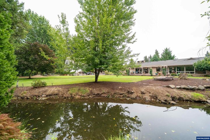 Property Photo: 455 W High St OR 97383