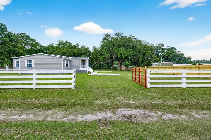 Property Photo:  85208 Airplane Lane  FL 32097 