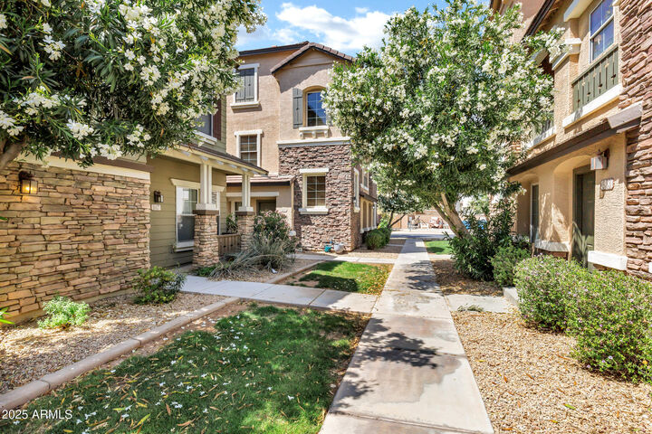 Property Photo:  945 W Wendy Way  AZ 85233 