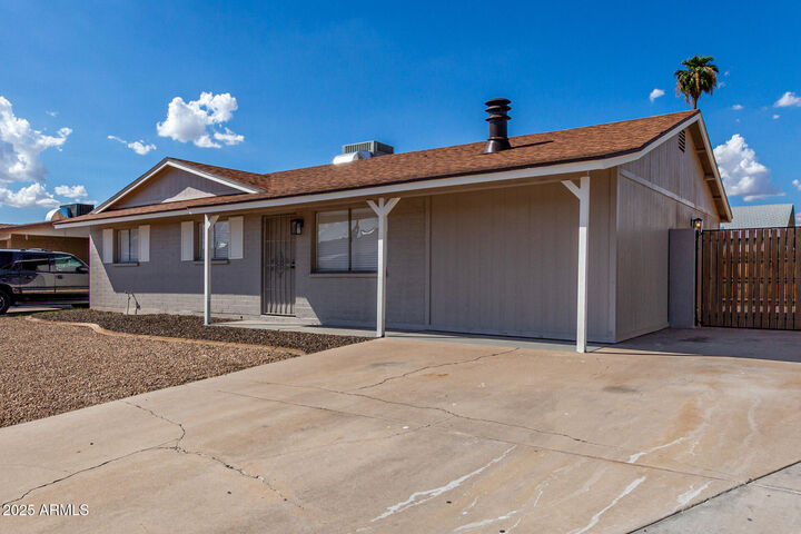 Property Photo: 4640 W Caron Street AZ 85302