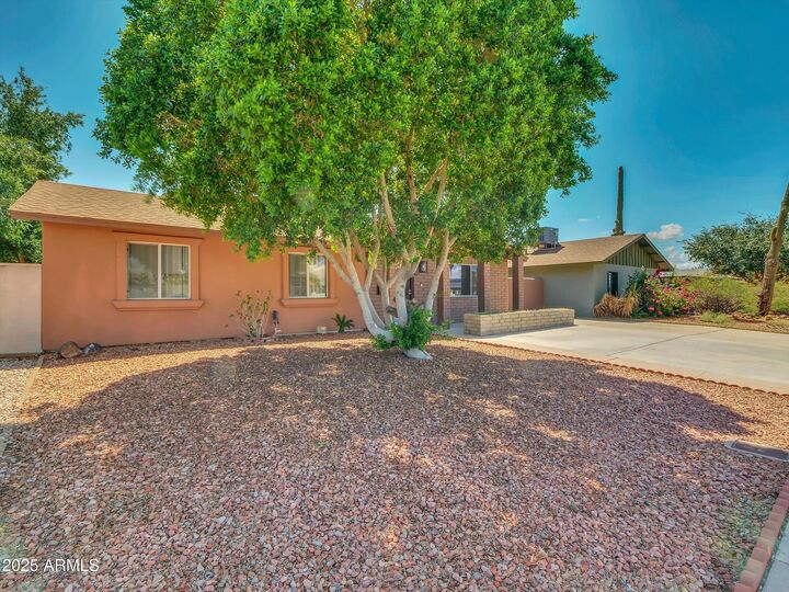 Property Photo:  3421 W Country Gables Drive  AZ 85053 