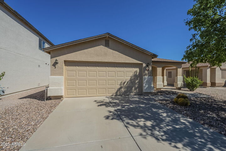 Property Photo:  1212 E Renegade Trail  AZ 85143 