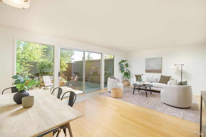 Property Photo:  29 Surrey Lane  CA 94903 