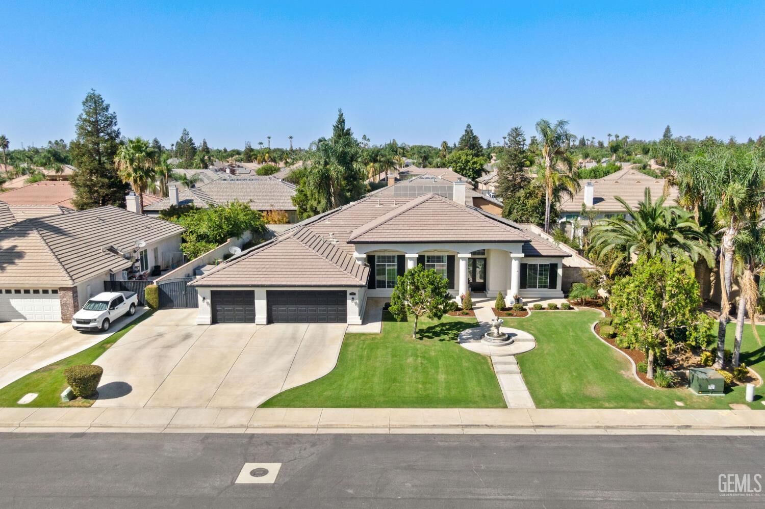 Property Photo: 13010 Fall River Place CA 93314