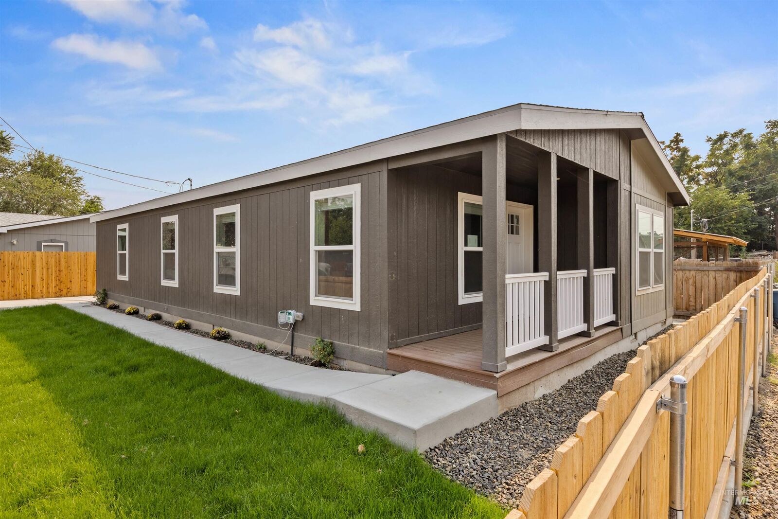 Property Photo:  1315 2nd St N  ID 83687 