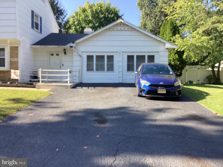 Property Photo:  