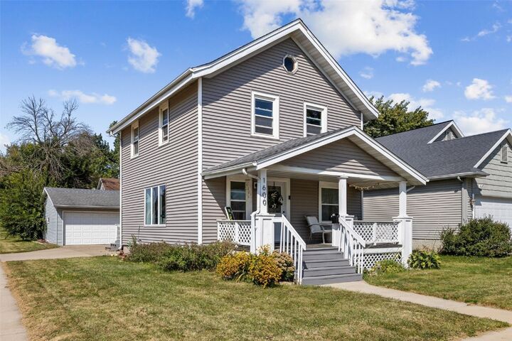 Property Photo: 1600 8th Street NW IA 52405