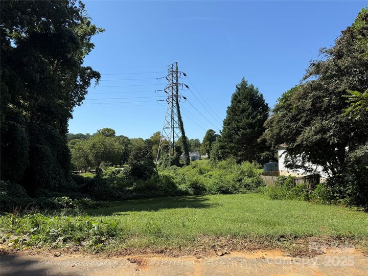 2801 Clyde Drive  Charlotte NC 28208 photo