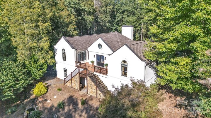 Property Photo: 214 Ridgeway Drive NC 28681