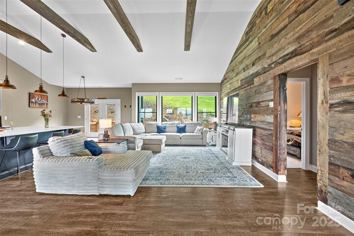 Property Photo:  11 Farm Cove Lane  NC 28748 