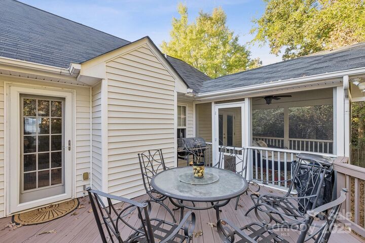 Property Photo:  1604 Winthrop Lane  NC 28110 