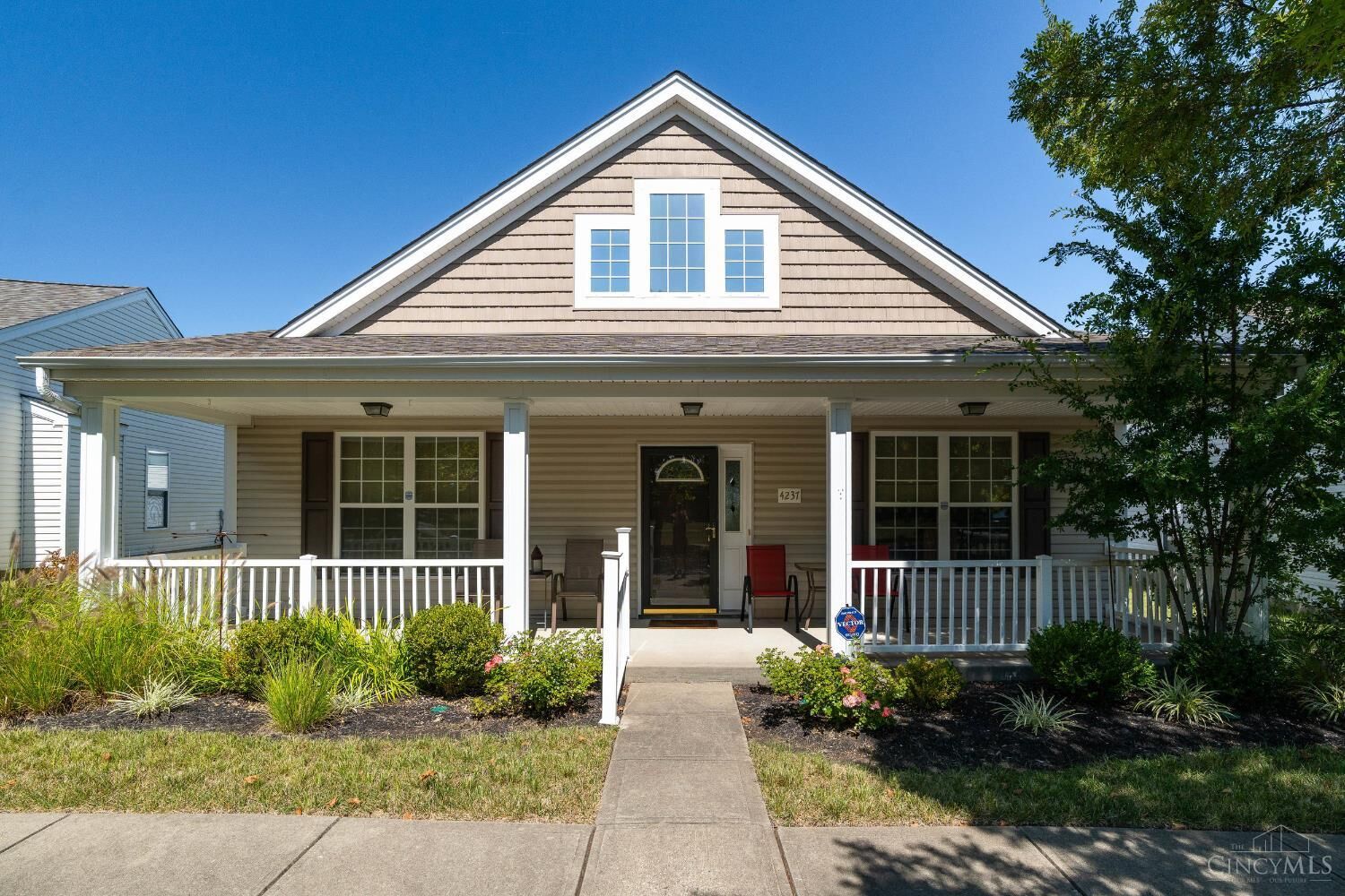 Property Photo:  4237 N Yorkshire Square  OH 45245 