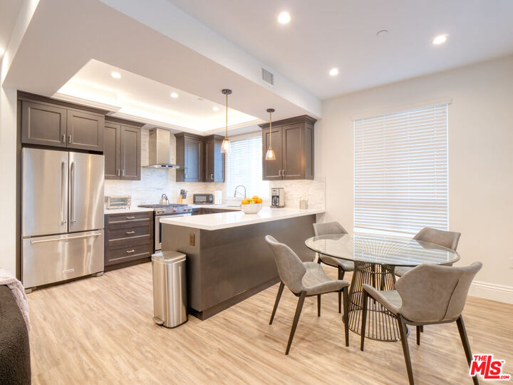 Property Photo:  8700 Chalmers Dr  CA 90035 