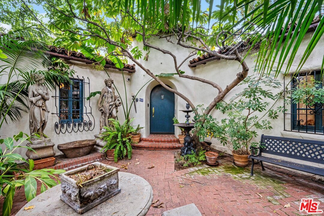 Property Photo:  902 S Highland Ave  CA 90036 