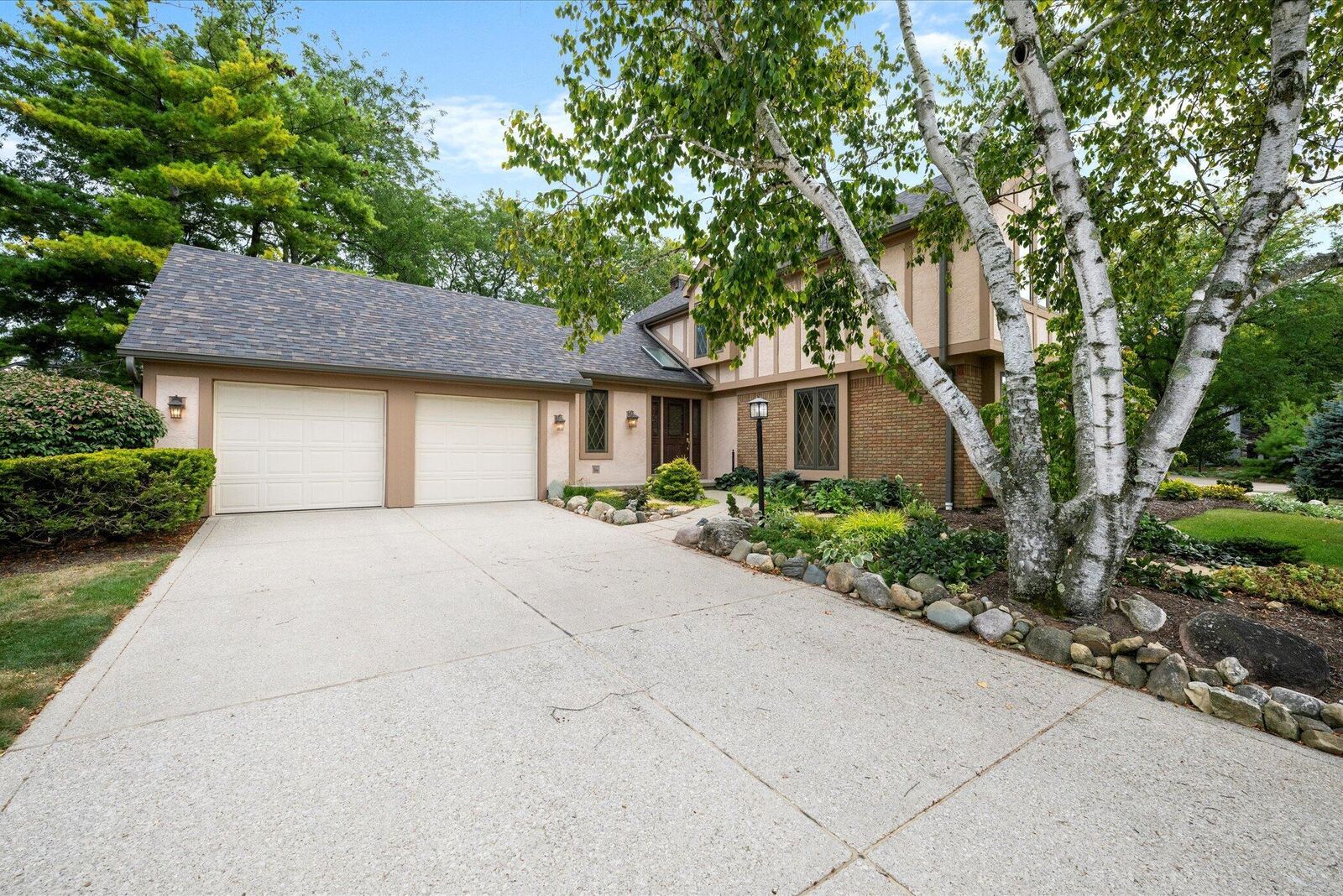 Property Photo:  5446 Winetavern Lane  OH 43017 