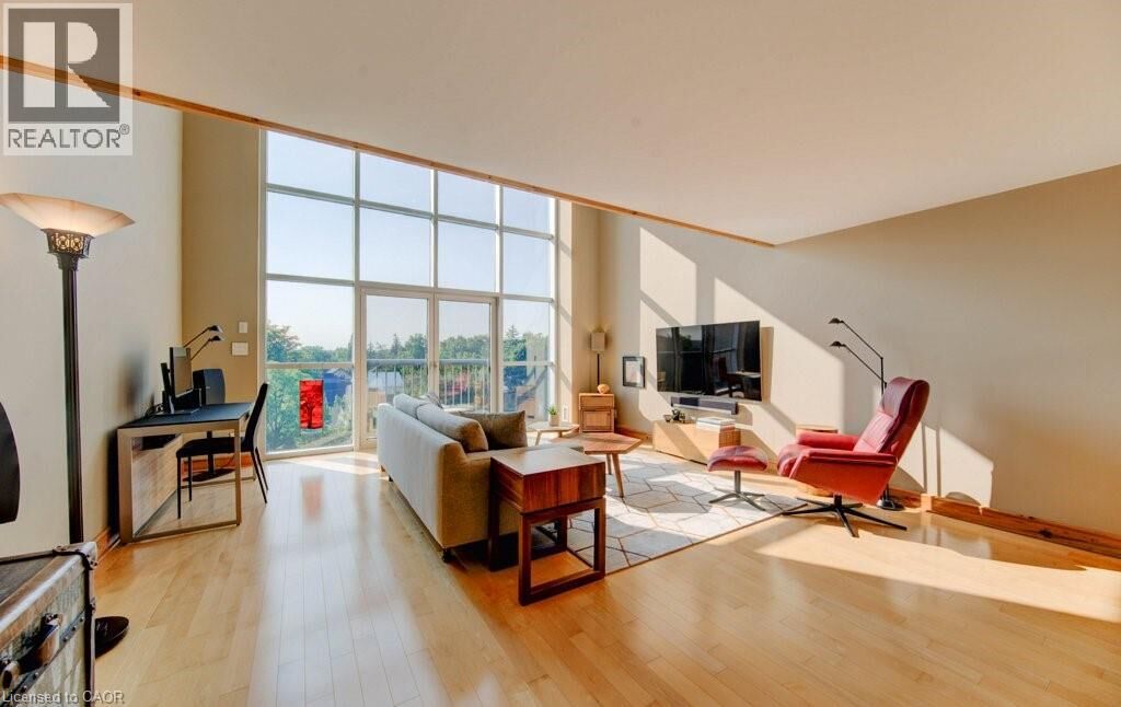 Photo de la propriété: 5 Father David Bauer Drive 408 ON N2L 6M2