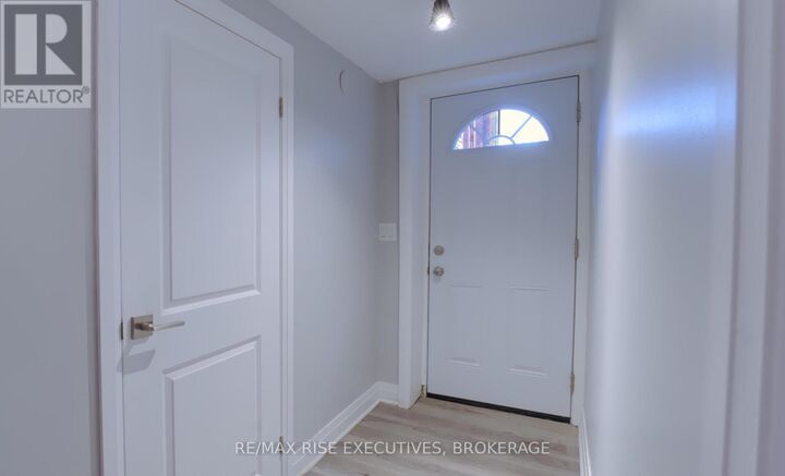 Photo de la propriété:  258 Kingscourt Avenue 2  ON K7K 6C9 
