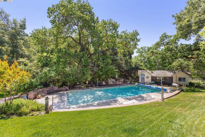 Property Photo:  721 Fair Oaks Dr  CA 94507 