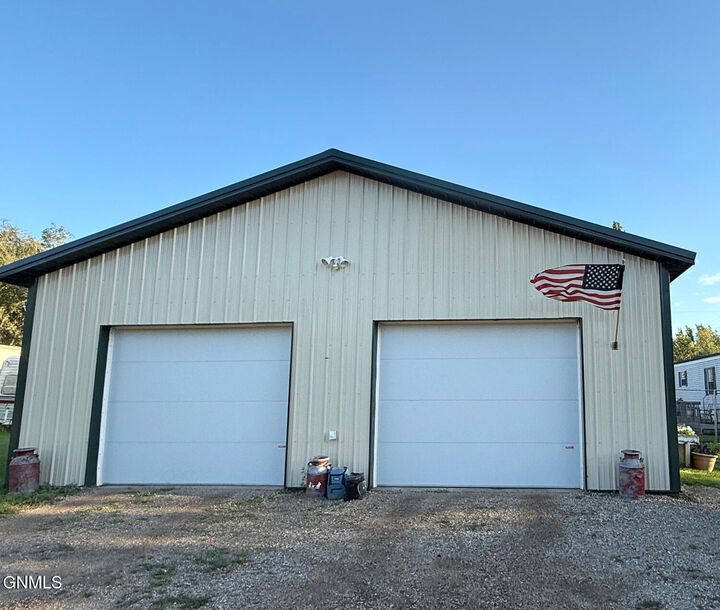 Property Photo:  204 6th Avenue  ND 58472 