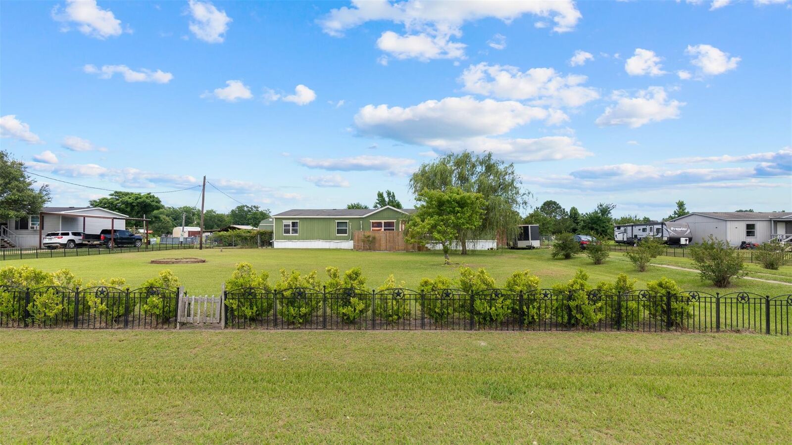 Property Photo: 333 Cr 4923 Road TX 77535