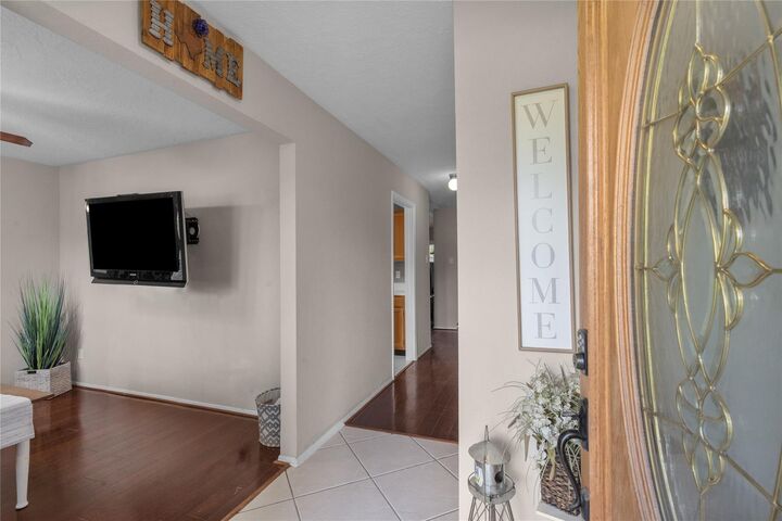 Property Photo: 2906 Laurelridge Drive TX 77573