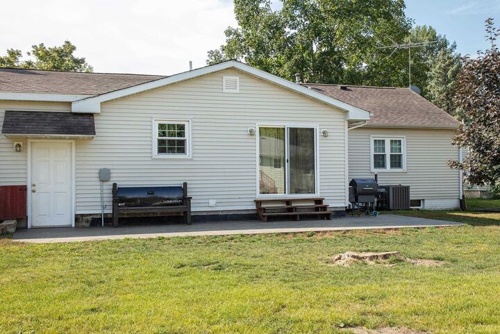 Property Photo:  327 E Mindy Drive  IA 50670 
