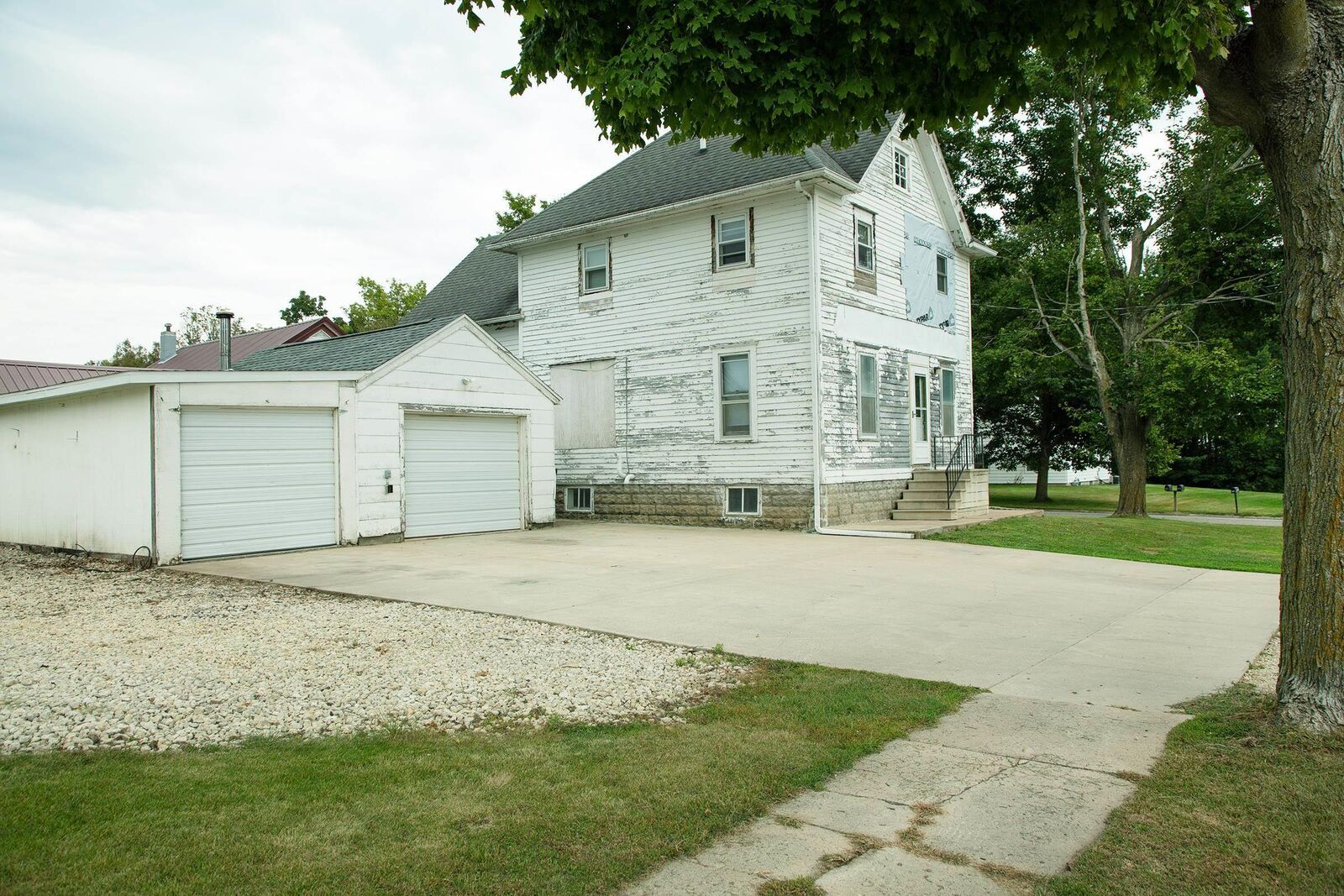 Property Photo:  408 SE 4th Avenue  IA 50676 