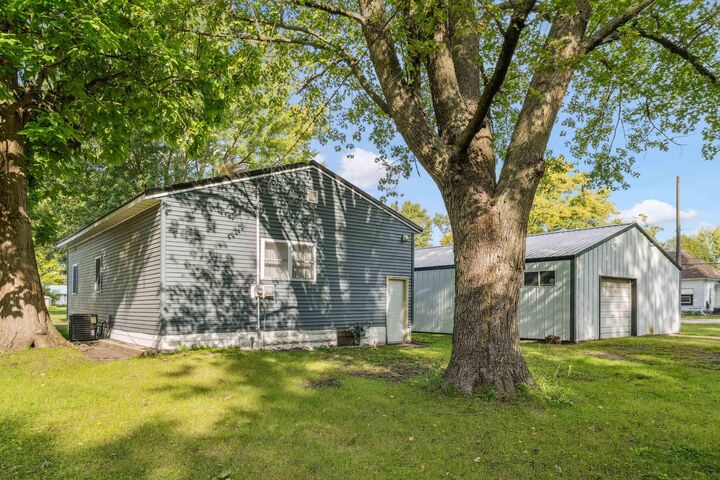 Property Photo:  205 SW 8th Avenue  IA 50662 