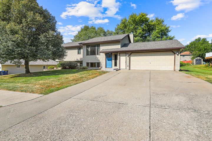 Property Photo:  1303 N Prairie Street  IA 50219 