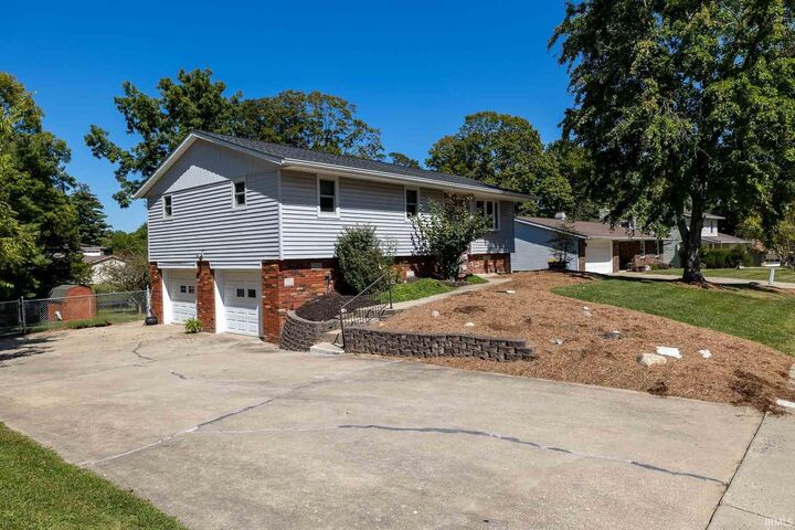 Property Photo:  1409 E Browning Lane  IN 47401 