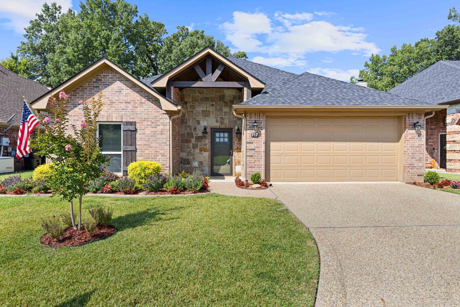 Property Photo:  717 Cove Place  TX 75604 