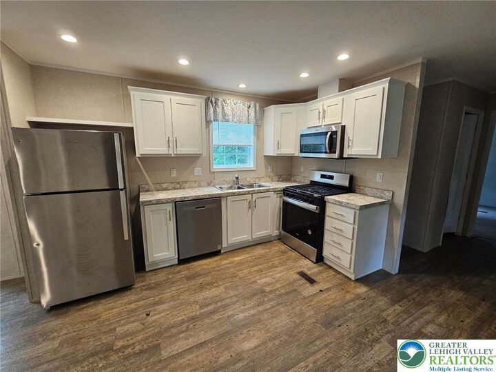 Property Photo: 465 Royal Manor Road Lot 2 PA 18042