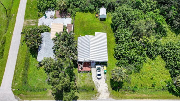 Property Photo: 4310 Commercial Street FL 33953