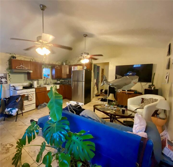 Property Photo:  1102 NW 3rd Avenue  FL 32601 