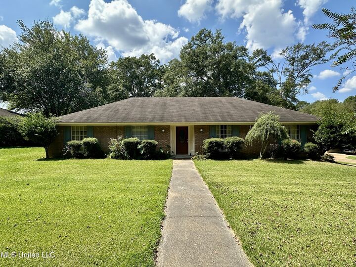Property Photo:  1221 Huntcliff Way  MS 39056 