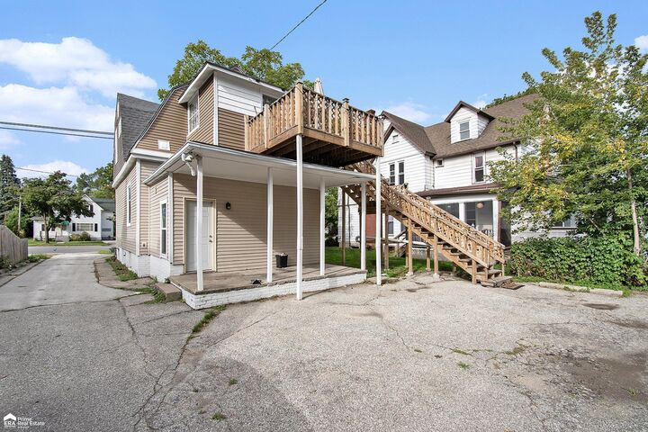 Property Photo:  1610 Court Street  MI 48602-4085 