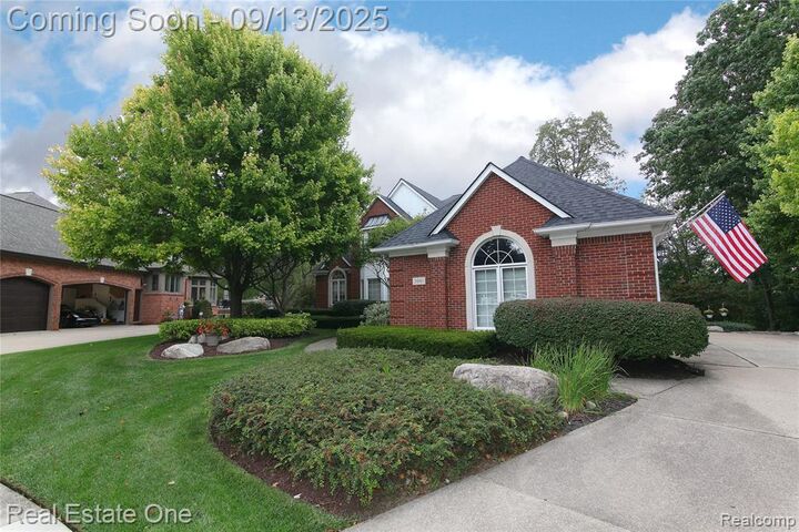 Property Photo:  3991 Oakfield Court  MI 48316 1326 